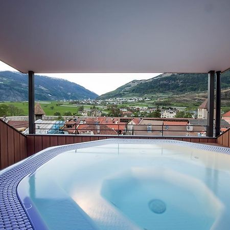 Hotel Gasthof Gruener Baum Glurns Exteriör bild