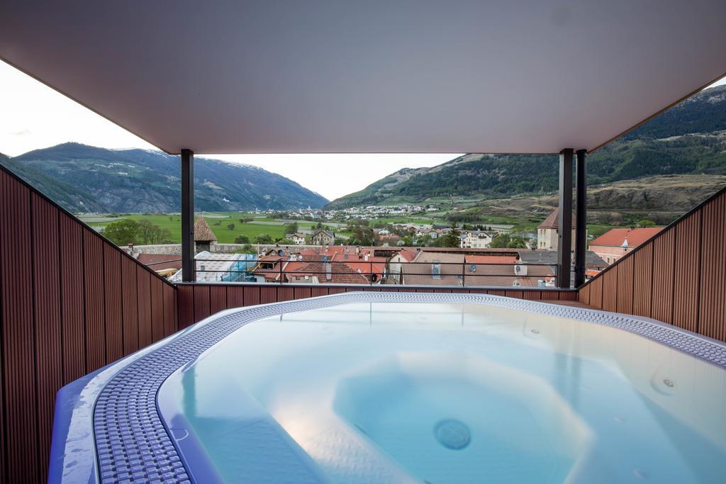 Hotel Gasthof Gruener Baum Glurns Exteriör bild