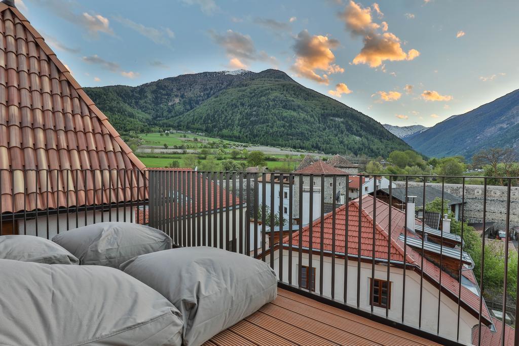 Hotel Gasthof Gruener Baum Glurns Exteriör bild
