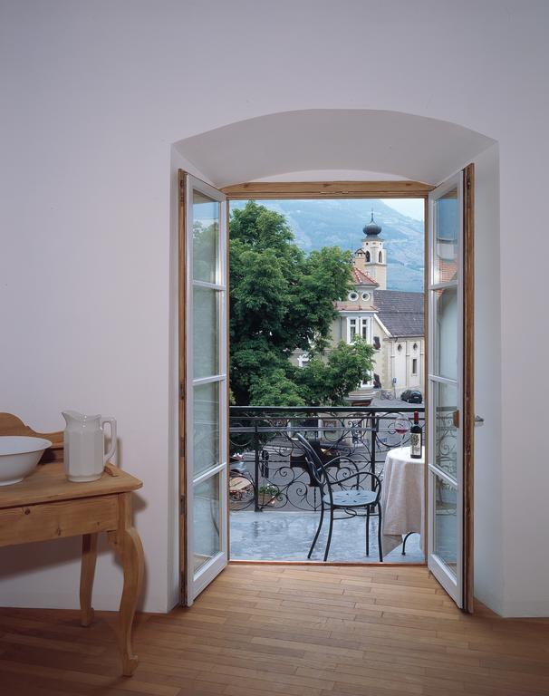 Hotel Gasthof Gruener Baum Glurns Exteriör bild